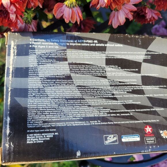 Nascar 1:24 scale Die Cast #47 - Picture 6 of 9